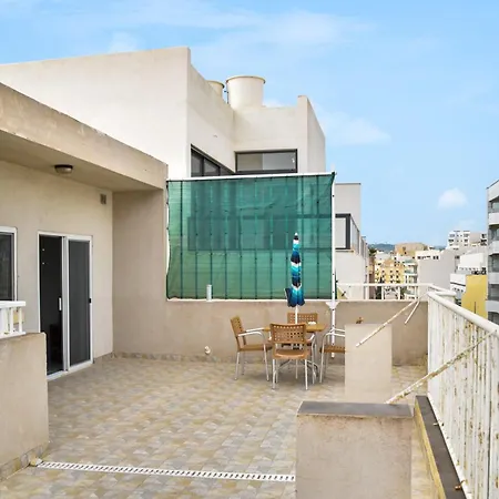 Cosy, Spacious & Sunlit 2br Penthouse - Close To Bugibba Square & Seafront Apartment St. Paul's Bay