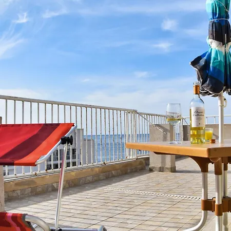 Apartment Cosy, Spacious & Sunlit 2br Penthouse - Close To Bugibba Square & Seafront St. Paul's Bay