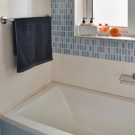 Cosy, Spacious & Sunlit 2br Penthouse - Close To Bugibba Square & Seafront *