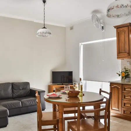 Apartment Cosy, Spacious & Sunlit 2br Penthouse - Close To Bugibba Square & Seafront