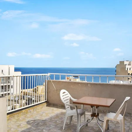 Apartment Cosy, Spacious & Sunlit 2br Penthouse - Close To Bugibba Square & Seafront