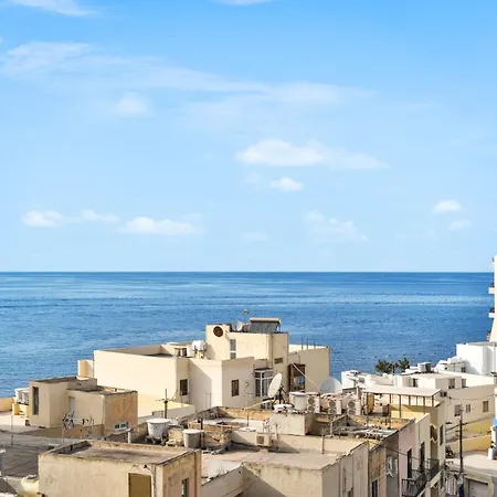 Cosy, Spacious & Sunlit 2br Penthouse - Close To Bugibba Square & Seafront *